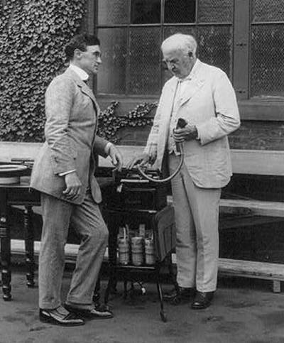 Edwin C. Barnes (Izquierda) y Thomas Edison (Derecha) - Ley de atracción ejemplo
